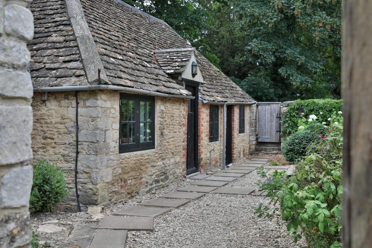 The Bothy Beverston Castle Тетбери Экстерьер фото